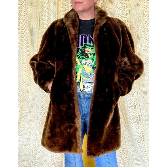 Vintage 1960s Old Hollywood Glamour Mouton Fur Statement Coat - Picture 4 of 13